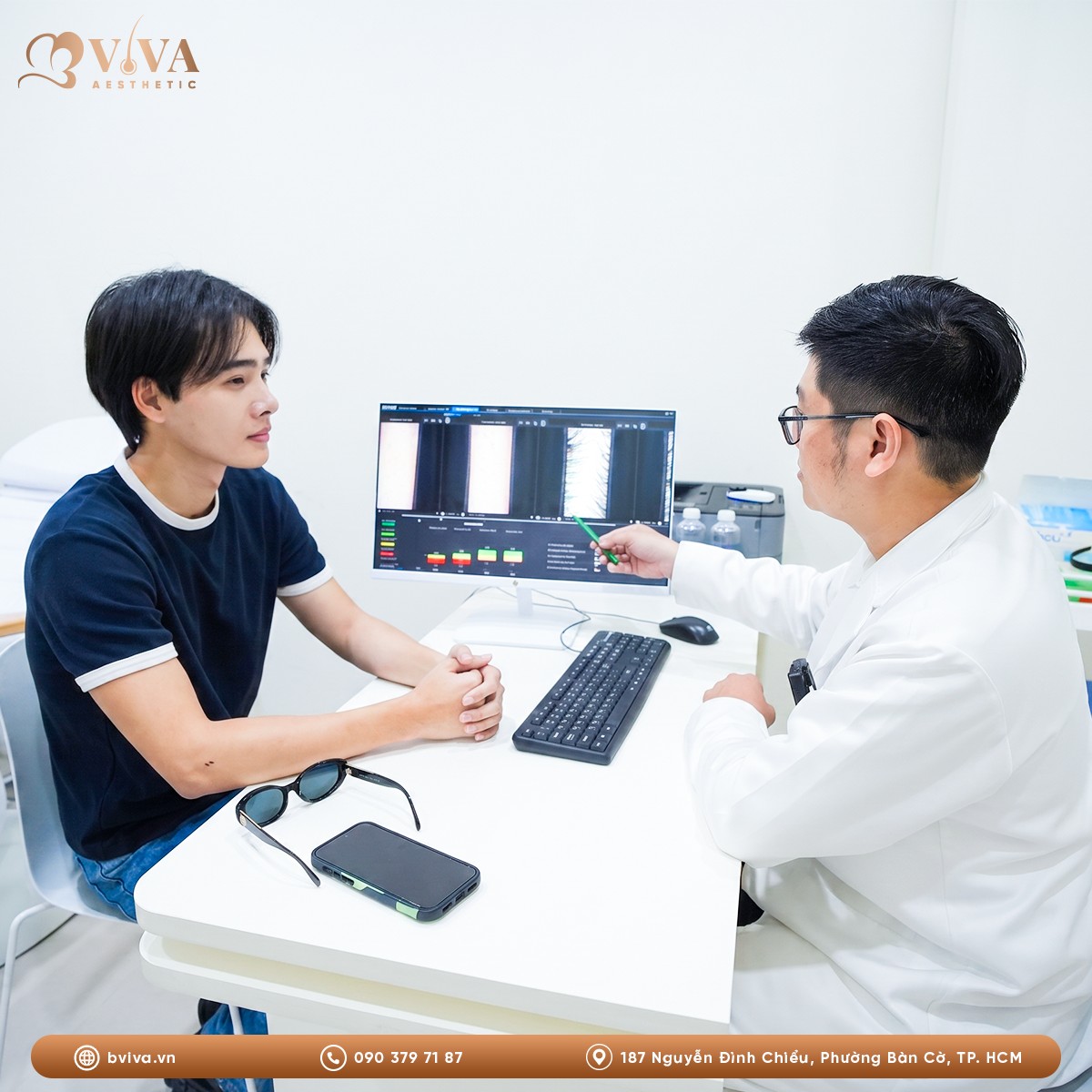 Bác sĩ tư vấn chi phí cấy tóc cho ca sĩ Nhâm Phương Nam tại BVIVA Aesthetic